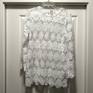 Anne Klein white large floral knit shirt